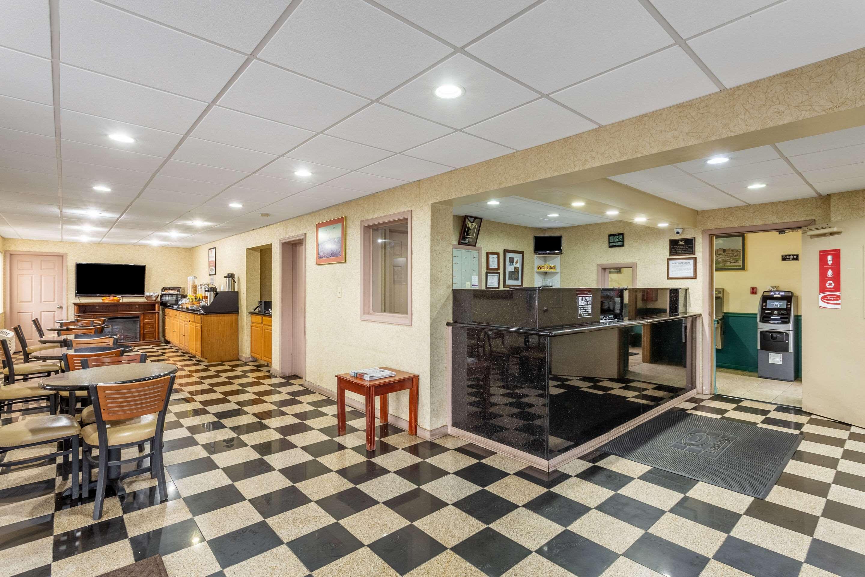 Econo Lodge Morgantown Esterno foto
